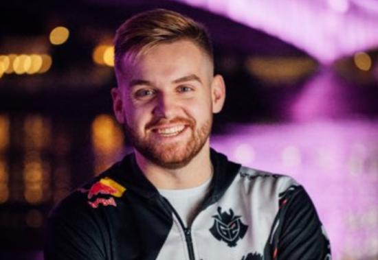 网友热议第二个名人堂：感觉是UZI 因为没有提到夺冠