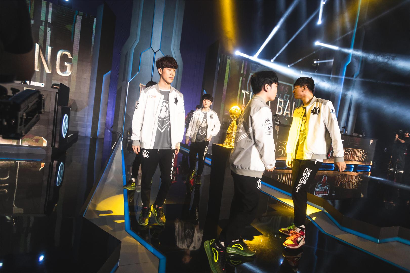 LPL夏季赛W8D4：Geju结束禁赛回归，Tangyuan出任辅助