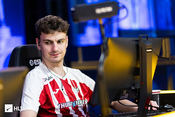 Imp艾希团战活不了 Icon塞拉斯无限游龙 M3首局压制击败BGM